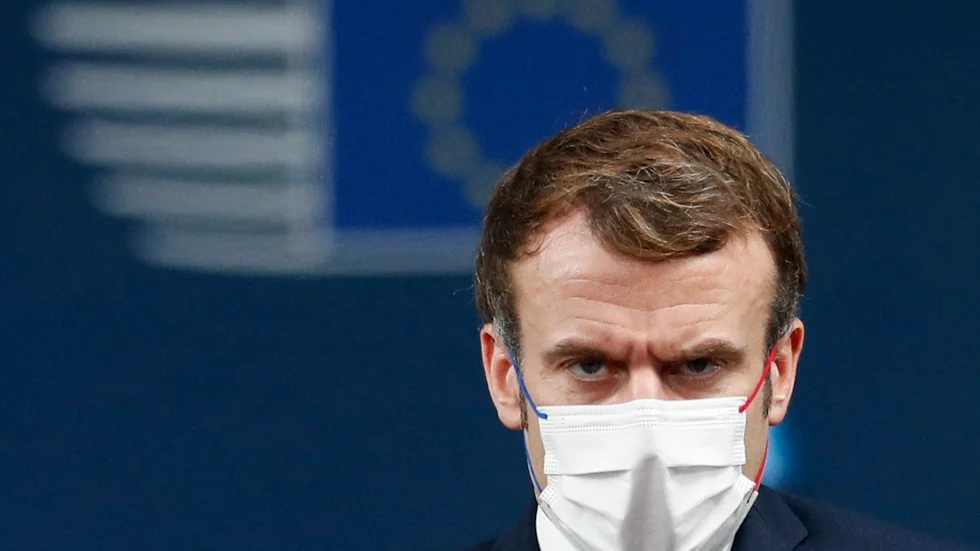 Frankrikes president Emmanuel Macrons förslag om skärpta krav på vaccinpass har antagits av en av den franska nationalförsamlingens två kammare. Arkivbild