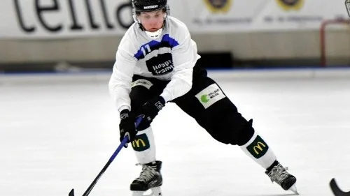 Siriussupportrarna fick julglöggen i halsen när Albin Thomsen föll ihop vid en hörnflaggan.