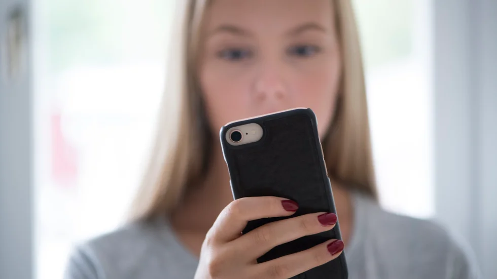 Danska regeringen vill stoppa retuscherade bilder i sociala medier som kan orsaka osunda kroppsideal hos unga.
