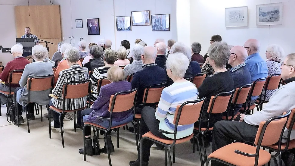 Öppet hus. Ett 90-tal personer kom när PRO i Skellefteå bjöd in till öppet hus i sin föreningslokal. Foto: Privat.