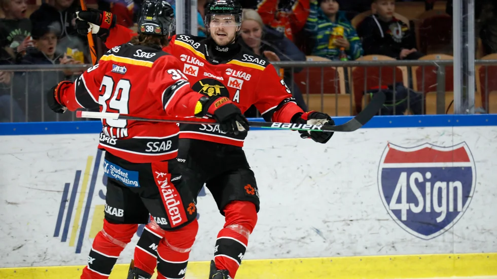 Oscar Engsund gav Luleå ledningen i den andra perioden.