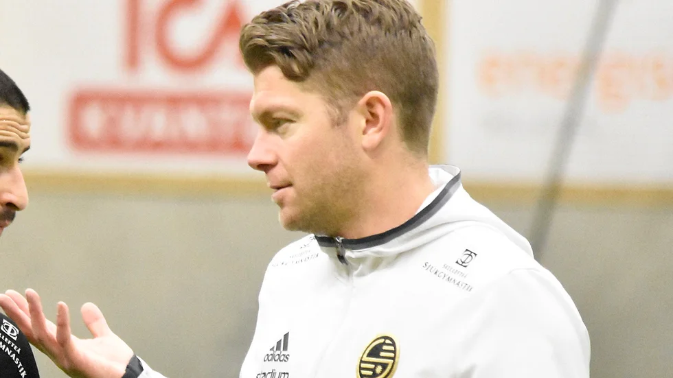 Köper läget. Dan Burlin tar manarna till Östersund för träningsmatch.