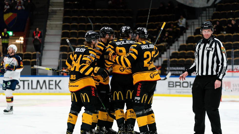 Skellefteå AIK tog en stabil seger mot Djurgården efter att hela kedjan Hugg–Johnson–Karlsson skrivits in i målprotokollet.