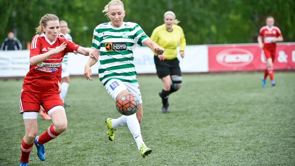 Paulina Larsson visade sägen med sitt 1–0-mål när Morön tog säsongens sjätte trepoängare. Foto: Carina Kvist