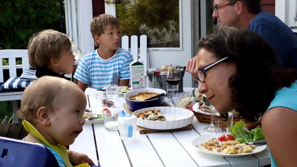 Samhällen som sätter familjen inskränker människors rätt att fatta egna beslut. Foto: Hasse Holmberg/TT