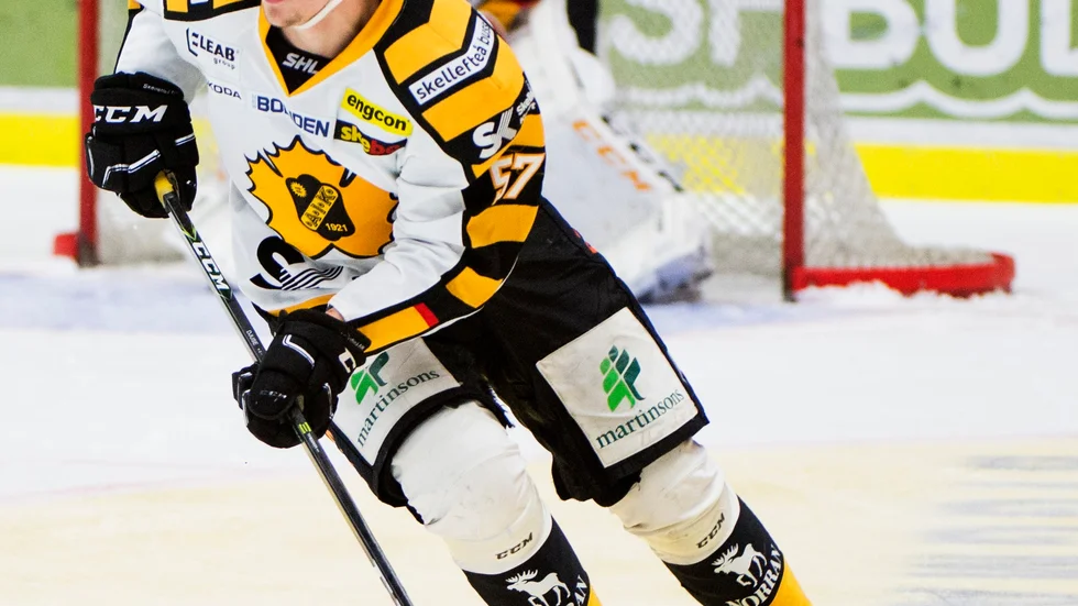 Tvåvägsback. Emil Djuse har gjort sju poäng men har sina främsta styrkor i defensiven. Foto: Emil Langvad/TT.