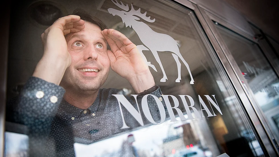 Söker. Andreas Westerberg, ordförande i Stiftelsen Skelleftepress som äger Norran, spanar efter 2016 års Norrans Hjälte. Foto: Lars Eriksson.