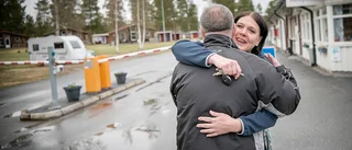 Sommaren är här – lång kö när säsongsgästerna på Byske Havsbad släpptes in