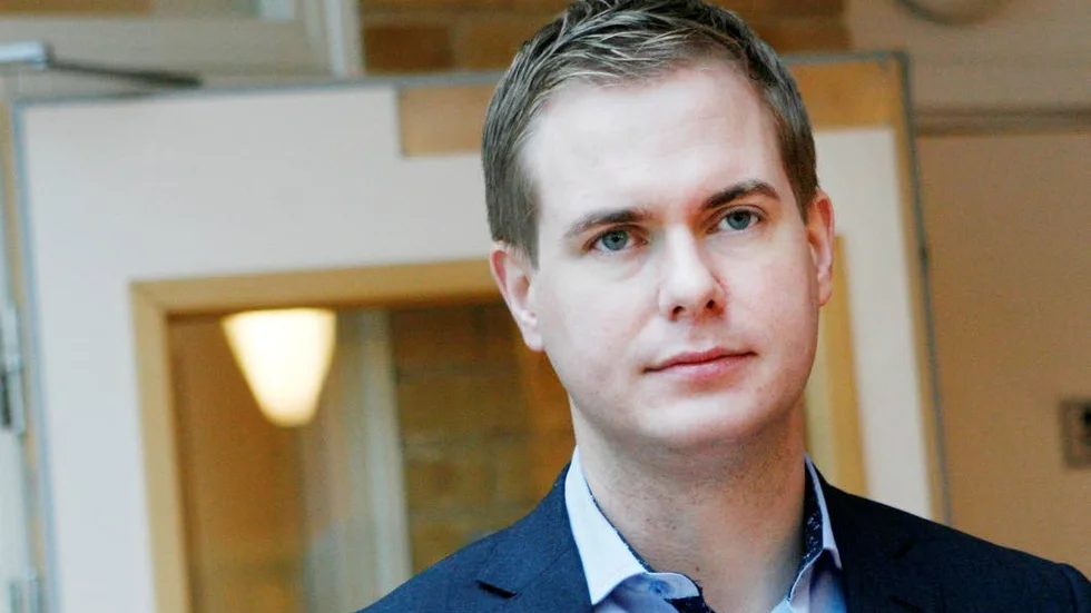 Utbildningsminister Gustav Fridolin (Mp), besökte Gråboskolan i Visby.