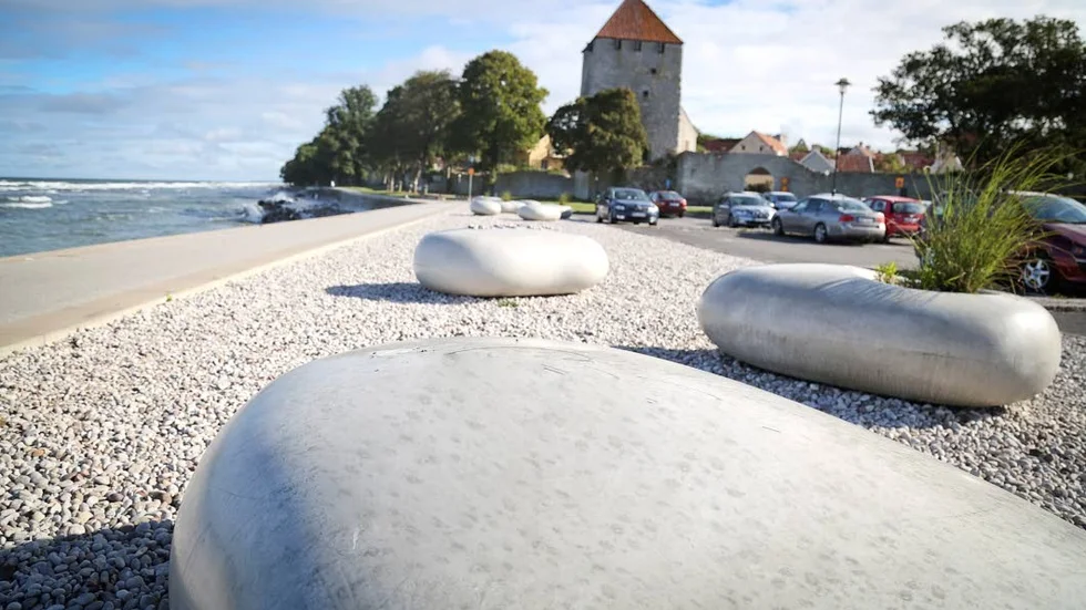 En kvinna skriver i ett medborgarförslag att parkeringen vid Kruttornet borde göras om till parkområde.