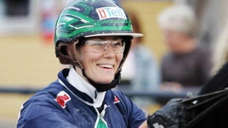 Elin Gustavsson, champion på Visbytravet, är en av många skickliga kvinnliga kuskar inom sporten i dag.