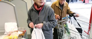 Pensionärerna tar strid för kontanterna