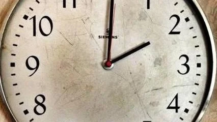 Ställ tillbaka din klocka från 03 till 02 natten till söndagen.