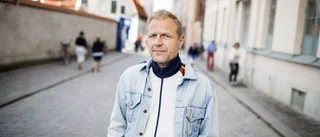 Tar betalt för att ge ut handlingar