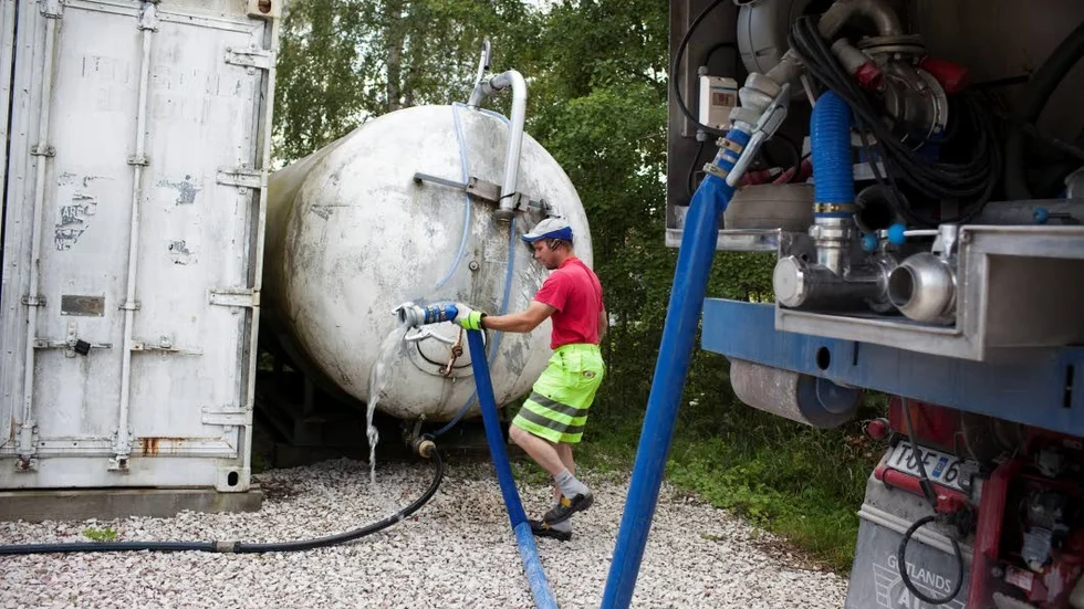 Tankbilar kommer flytta vatten från Fårösund. Arkivbild.