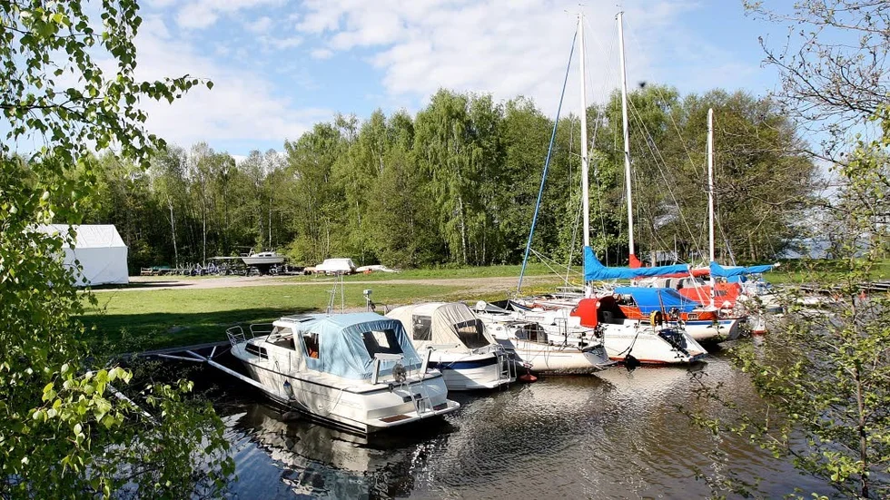 Två män har setts i och omkring båtar vid flera tillfällen under måndagen. De missänks för stöld i  åtminstone ett av fallen. Bilden är tagen i ett annat sammanhang.