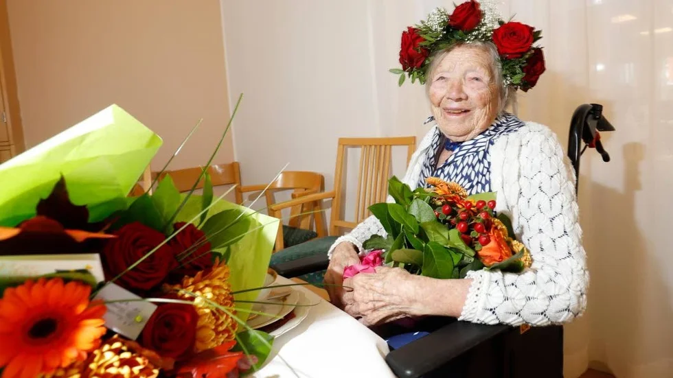 Maj Lundkvist fyller 106 år den 19 september, och är en av tre sörmländska kvinnor som i år når den aktningsvärda åldern. Bilden togs i fjol på 105-årsdagen.
