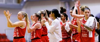 Uppsala Basket dam får 75 000 kr – för att de anställt en kvinnlig tränare