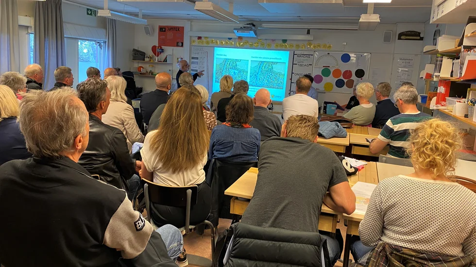 Intresset för att lyssna på information om planerna på 120 nya bostäder i Berg var stort och representanterna från kommunen blev stundom hårt ansatta av Bergsborna.