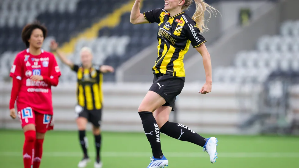 Häckens Elin Rubensson jublar efter sitt 2-0-mål under fredagens match i damallsvenskan mellan Häcken och Linköping.