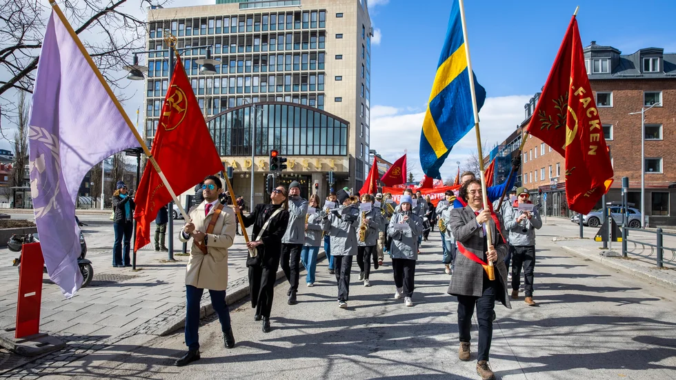 Borta är pandemin och nu kunde arbetarrörelsen åter tåga genom Luleå på det traditionsenliga första majtåget.