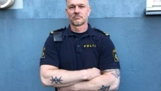 Fredrik Hagelin, regionalt samordnande huvudskyddsombud på polisregion Mitt tycker att gummikulor och vattenkanoner skulle vara bra redskap i svåra situationer.