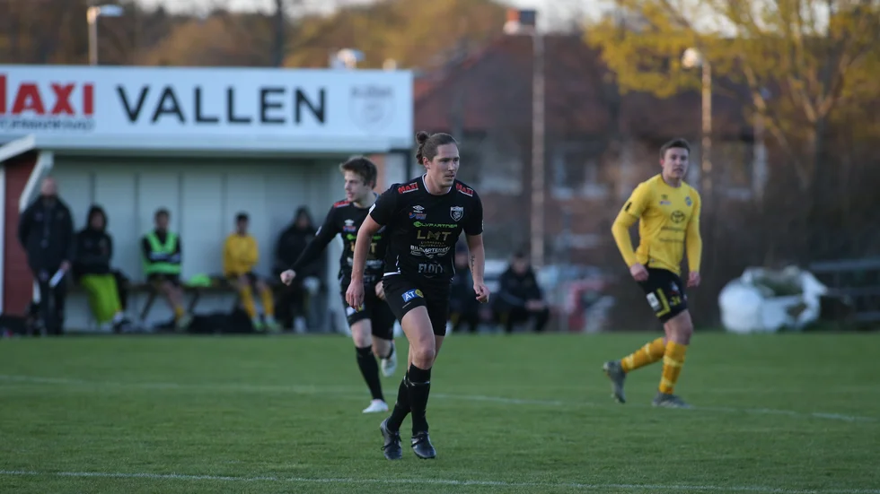 Arkivbild på Ljungsbros Oscar Jacobson. I matchen mot Kisa gjorde Felix Nordin 1-0. Kisas Mauricio Penteado Fagotti hann kvittera innan halvtid och Oscar Kröger skulle avgöra matchen sent, i den 77:e minuten.