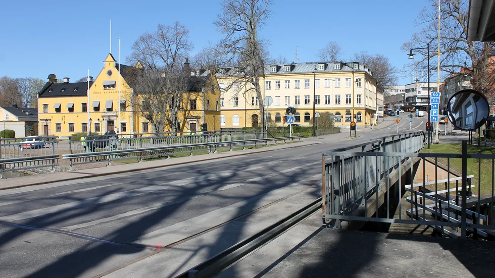 Hamnbron och Riksväg 50 bron är i värst skick, uppger Hugo Andersson,  enhetschef lantmäteri / gata och park.