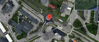 Olycka på väg 900 - helt stopp i ett körfält