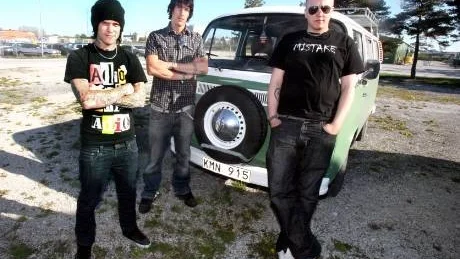 PÅ VÄG. Idag mäter sig Mistake med tolv andra band på Rockkarusellen i Eskilstuna. Medlemmarna i bandet är Christoffer Enequist, Rickard Magnusson och Martin Holmgren.