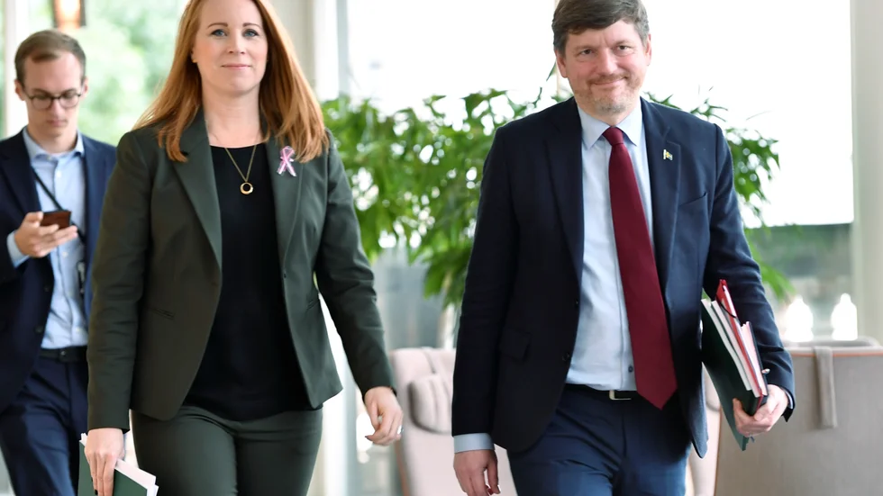 Annie Lööf (C) och Martin Ådahl (C) har meddelat att Centerpartiet kommer att rösta för Socialdemokraternas vårändringsbudget på onsdag. 