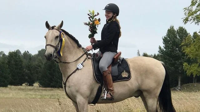 Sara och Elvin känner sig redo för årets SM, vilket går av stapeln på Smedstad Ridsportcenter. 