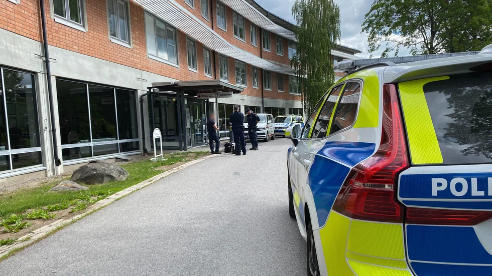 Polisen var på plats under onsdagen då kvinnan hjälptes att fly när hon skulle transporteras från Vrinnevisjukhusets beroendeenhet.