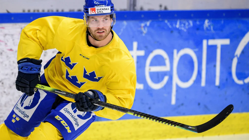 Oscar Lindberg, här i Tre Kronors tröja, är klar för Bern.