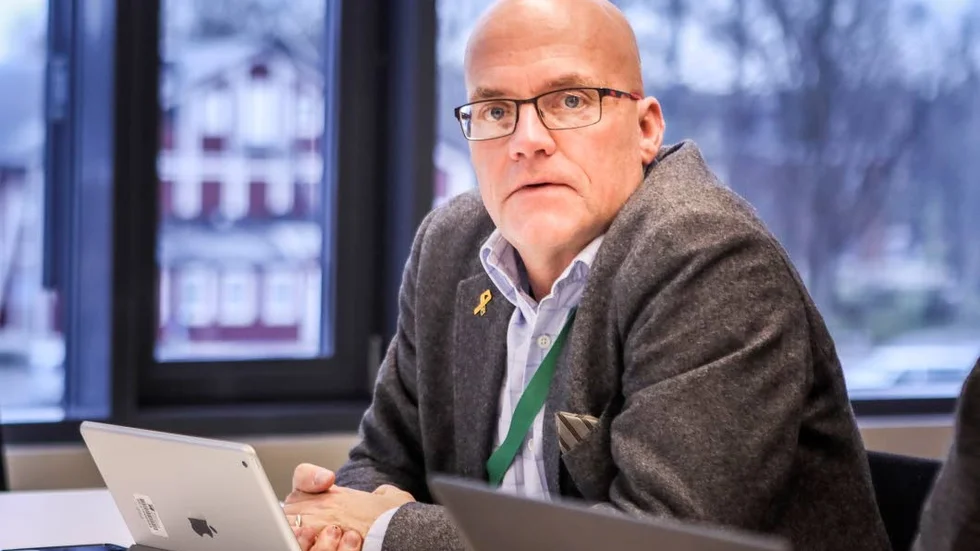 Samtidigt som Karl-Johan Boberg jobbar heltid som vice ordförande för 13 000 medlemmar i Officersförbundet är han ordförande för tekniska nämnden. För det får han 60 procent av en regionrådslön: 33 660 kronor