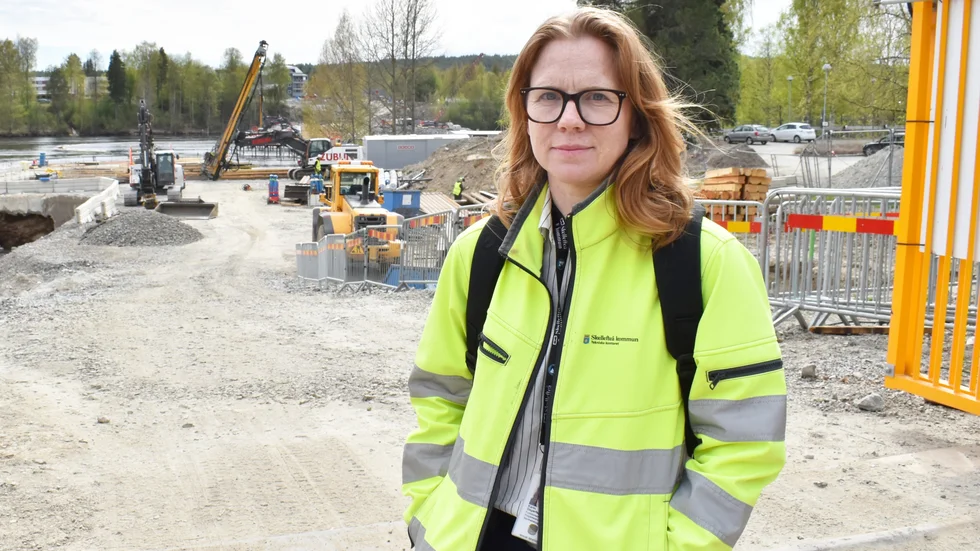 Kommunen, med Karin Degerfeldt i spetsen, förlorade tålamodet över hur bygget sköttes och tog kontakt med bolagets högsta ledning.
