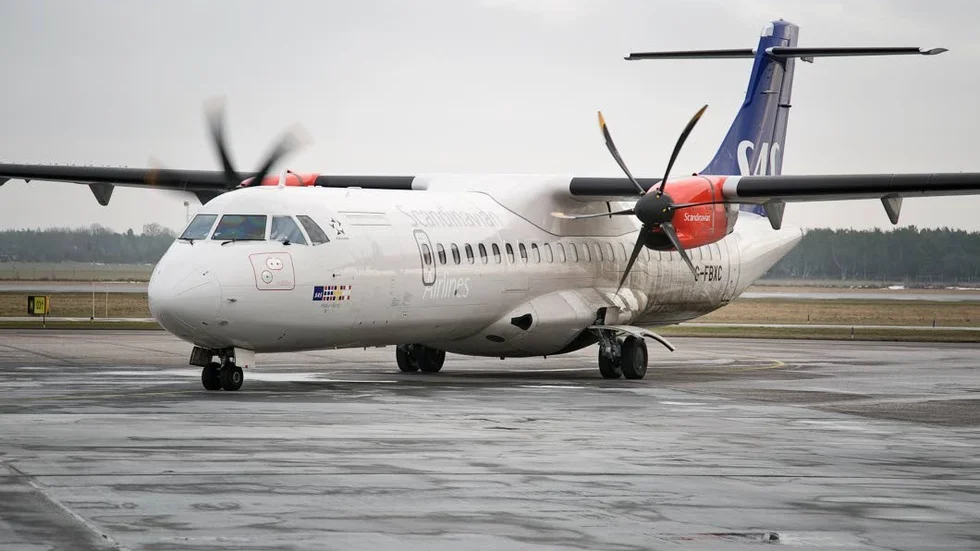 Flyget som går till Visby klockan 19 fredagen den 28 mars är överbokat. Resenärer erbjuds värdekuponger i utbyte mot att de bokar om sin resa.