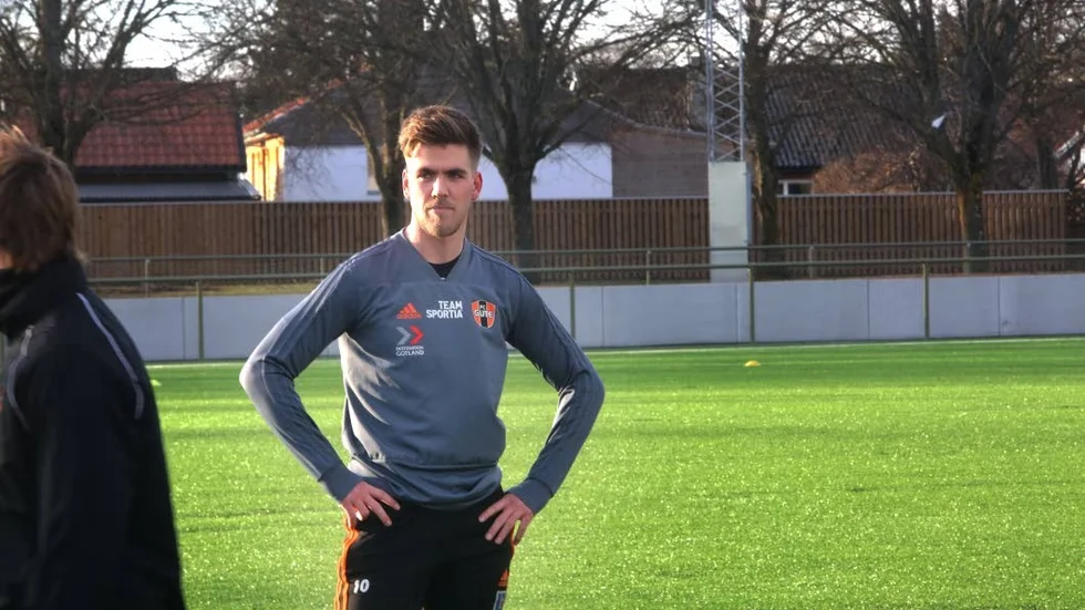 Albert Johansson har fått ett kontraktsförslag av FC Gute och kan bli den som ska ersätta Marcus Nobell.