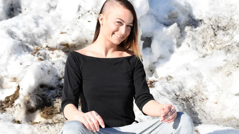 "Det startade med att jag fick mitt hjärta krossat och började skriva dagböcker", säger Sofia Sundqvist, som sysslar med poetry slam.