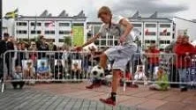 Adam Qvarforth tävlade i fotbollsfreestyle i Helsingborg sommaren 2009 i samband med U 21-EM i fotboll.