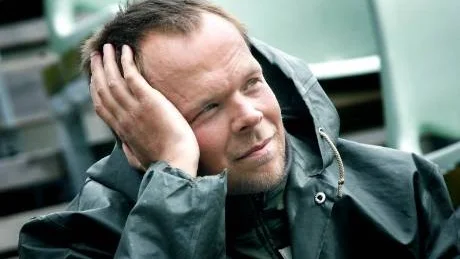 35-årige Daniel Larsson undrar om han med rollen som MacBeth tagit sig vatten över huvudet.