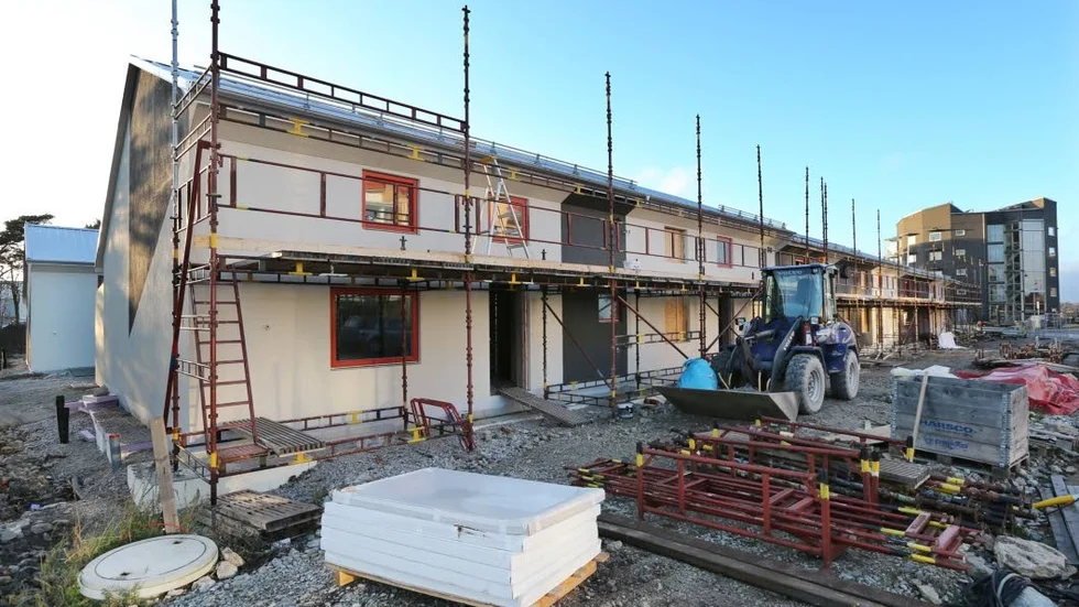 Bostadsbyggandet minskar nu på Gotland, menar skribenterna.