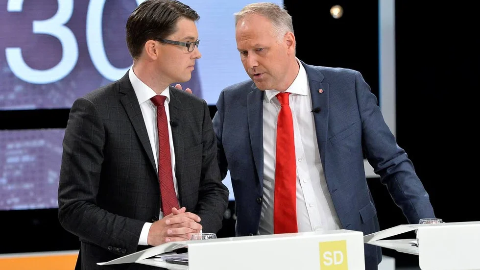 Det var inte lätt att hitta en bild av Jimmie Åkesson (SD) och Jonas Sjöstedt (V), men här är en som togs vid slutdebatten inför valet 2014.