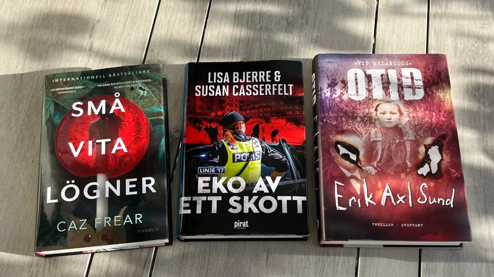 Tre färska deckare har landat från tryckeriet lagom till hängmattesäsongen. 