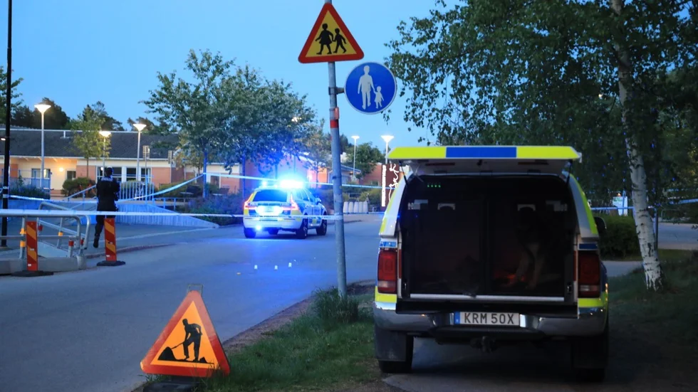 En person skottskadades i Sävja under söndagen.