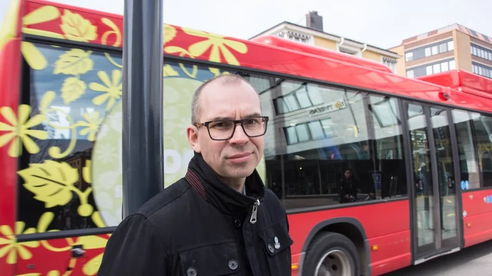 Subventionerade busskort. Studenter vid LTU ska få subventionerade busskort med LLT och brukare i kommunens dagverksamhet får gratis busskort. Två av nyheterna i budget och strategisk plan för 2018-2020 som kommunalrådet Niklas Nordström presenterade.