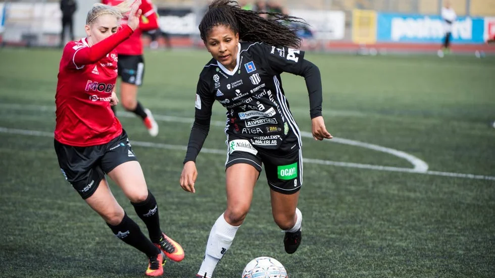 Målfarlig. Madelen Janogy hittade nätet två gånger på en halvlek.