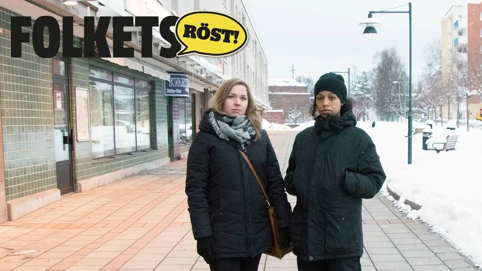 Sofia Junered och Fatima Linna Trabelsi har inget emot kommunens satsning på Kronan. ”Inte alls. Det de gör där är svinbra. Men det ska vara lika för alla. Och de får inte glömma bort alla andra områden”, säger Fatima.