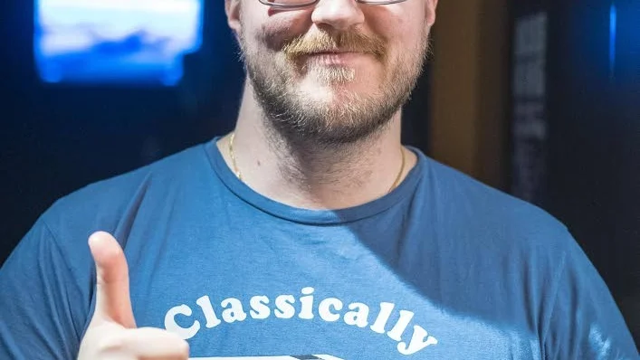 Klassiskt tränad. Markus Tervamäki, som till vardags jobbar med medieproduktion för Luleå Hockey, vann turneringen i NHL. "För mig var det första gången jag tävlar i tv-spel på riktigt, men det var helt fantastiskt roligt" säger han.