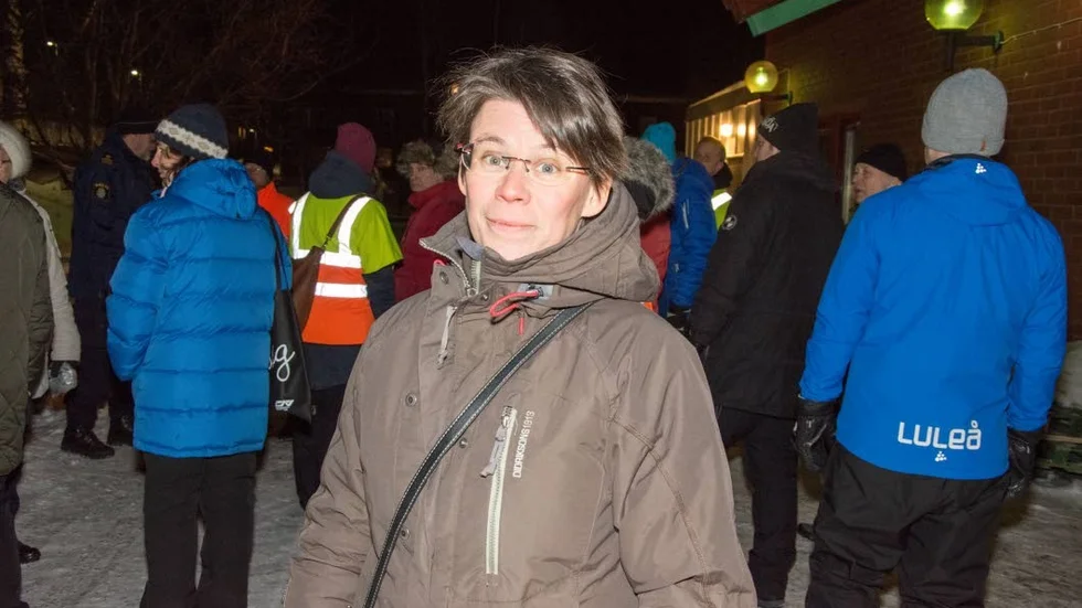 Diakonen Ukrika Enström uppfattar att boende på Porsön är fundersam och oroliga.